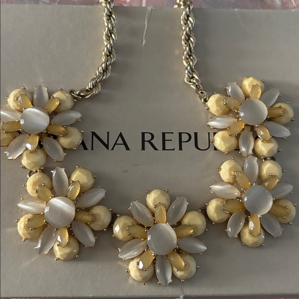 Banana Republic Cream and Gold Floral Necklace